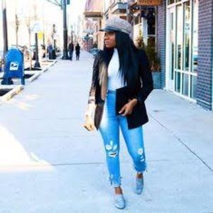 Meet your Posher, Aldora